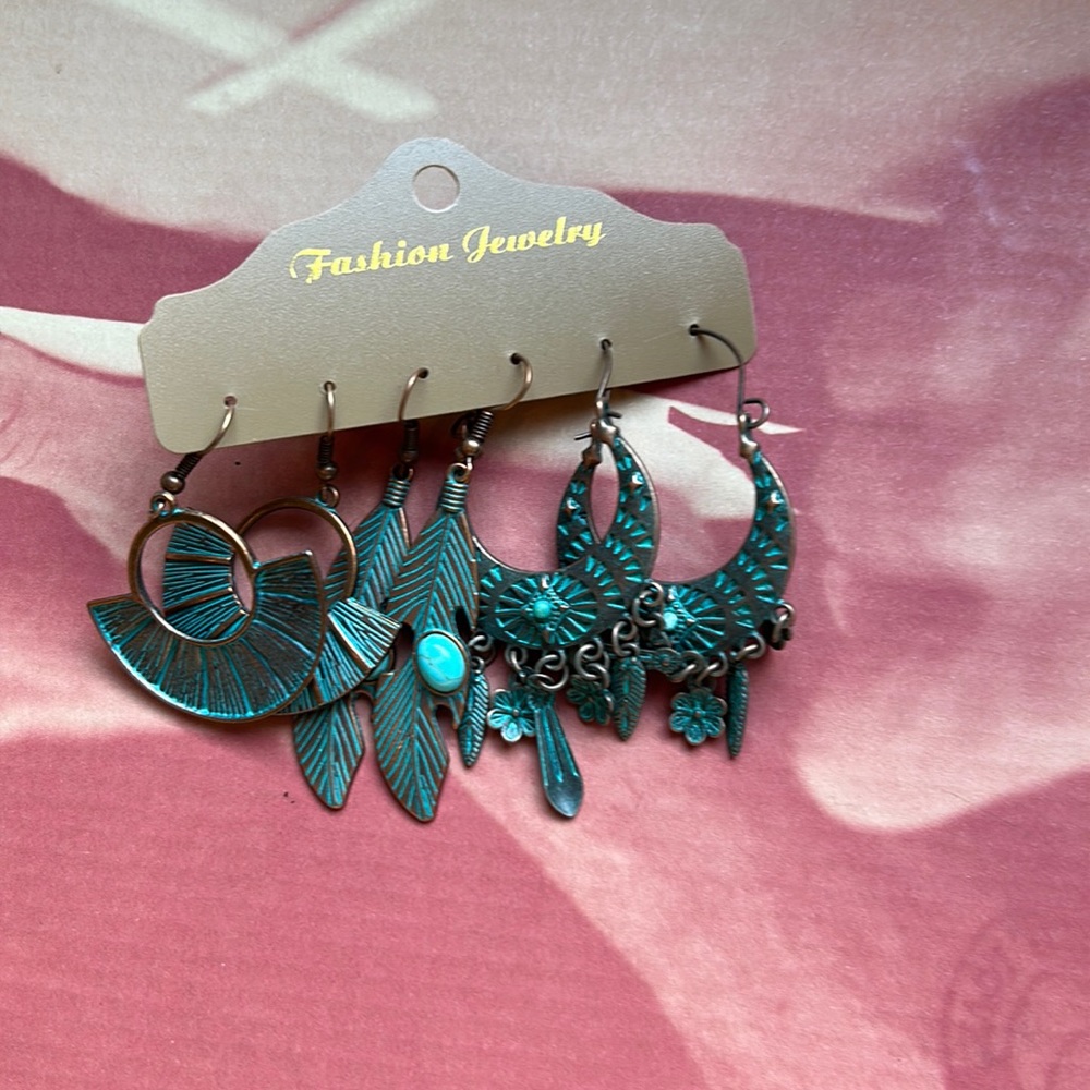 New lot of earrings. Bronzed metal! Pretty boho earrings.
